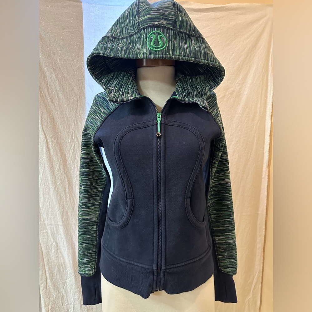 Vintage Lululemon hoodie with thumb hole blue/green